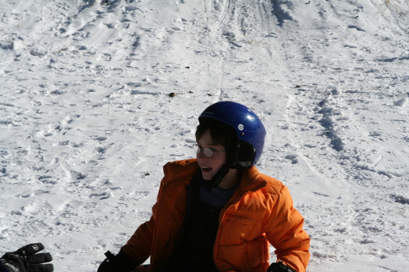 2009/12(December)/Sledding/800x600_2009-12-27-Sledding-112-Dax.JPG