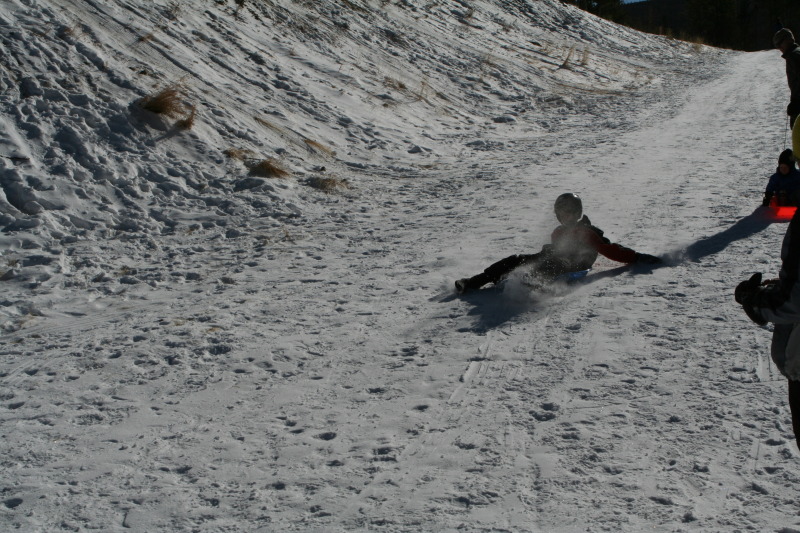 2009/12(December)/Sledding/800x600_2009-12-27-Sledding-134-Chance.JPG