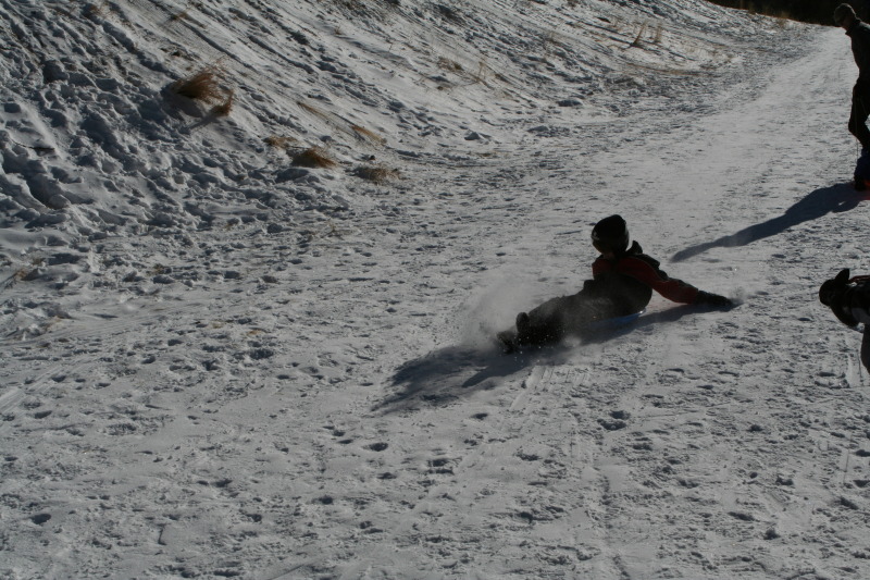 2009/12(December)/Sledding/800x600_2009-12-27-Sledding-135-Chance.JPG