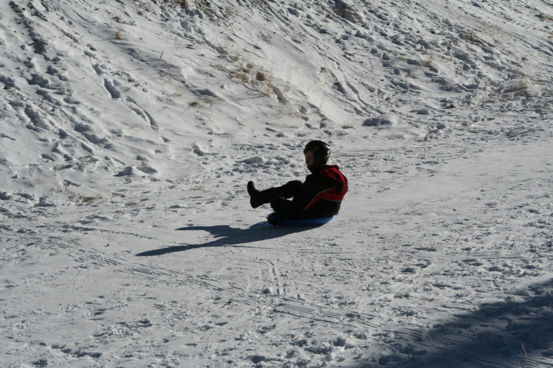 2009/12(December)/Sledding/800x600_2009-12-27-Sledding-166-Chance.JPG