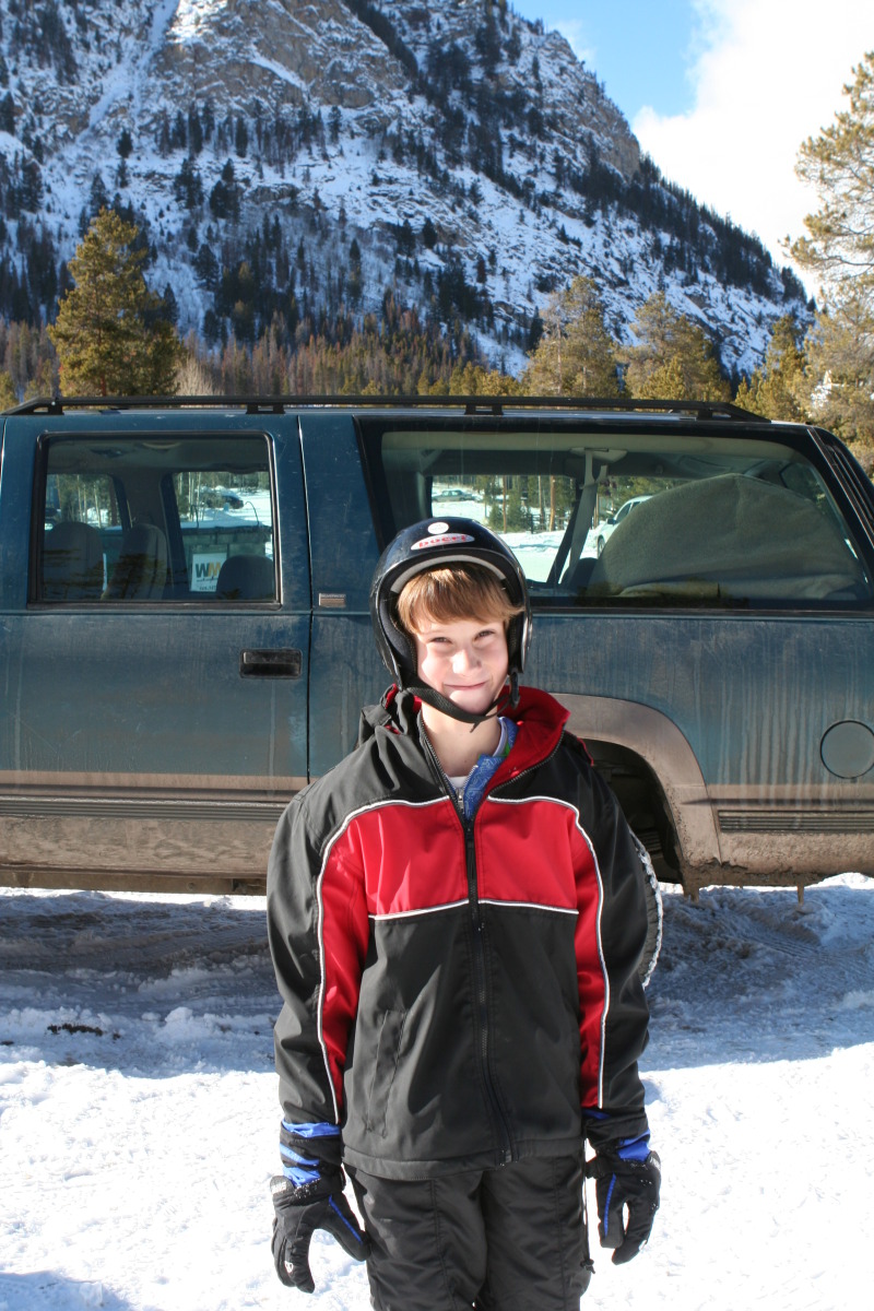 2009/12(December)/Sledding/800x600_2009-12-27-Sledding-169-Chance.JPG