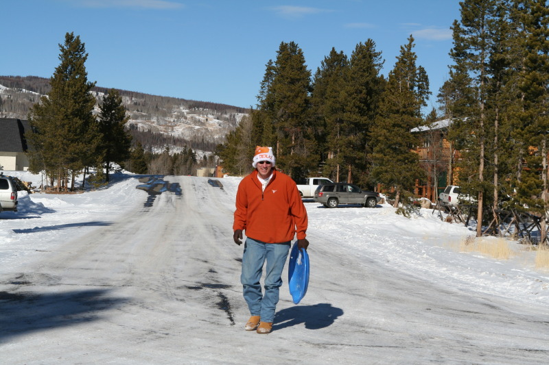 2009-12-27-Sledding-180-Travis.JPG