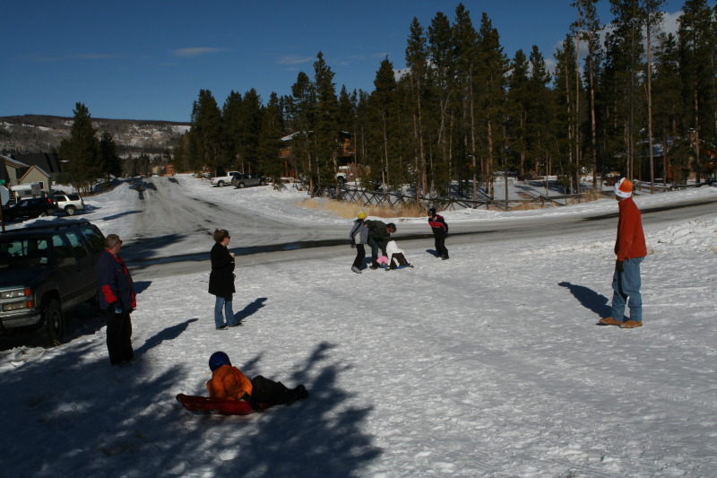 2009/12(December)/Sledding/800x600_2009-12-27-Sledding-190-Kyla-Travis.JPG
