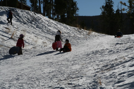2009-12-27-Sledding-014-Dax.JPG