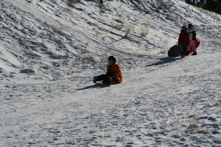 2009-12-27-Sledding-015-Dax.JPG