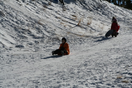 2009-12-27-Sledding-016-Dax.JPG