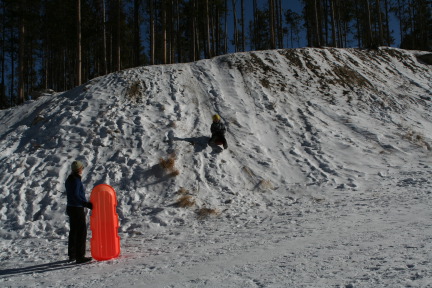 2009-12-27-Sledding-025-Vale.JPG