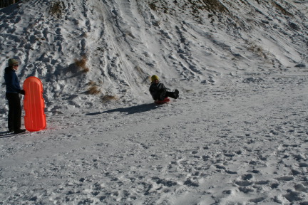 2009-12-27-Sledding-027-Vale.JPG