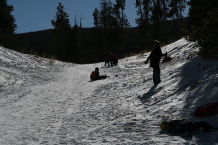 2009-12-27-Sledding-100-Dax.JPG