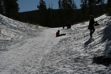 2009-12-27-Sledding-101-Dax.JPG