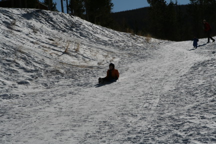 2009-12-27-Sledding-103-Dax.JPG