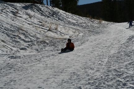 2009-12-27-Sledding-104-Dax.JPG