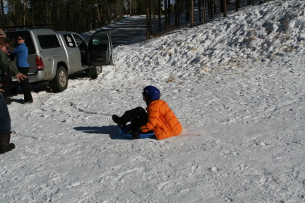 2009-12-27-Sledding-142-Dax.JPG