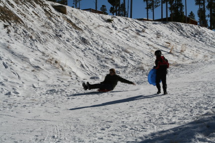 2009-12-27-Sledding-153-Justin.JPG