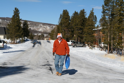 2009-12-27-Sledding-180-Travis.JPG