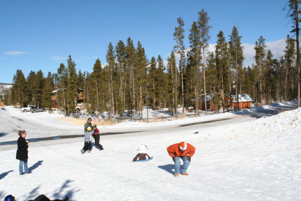 2009-12-27-Sledding-188-Kyla-Travis.JPG