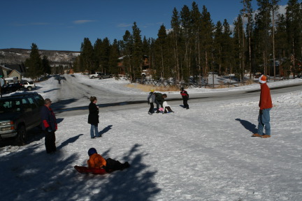 2009-12-27-Sledding-190-Kyla-Travis.JPG