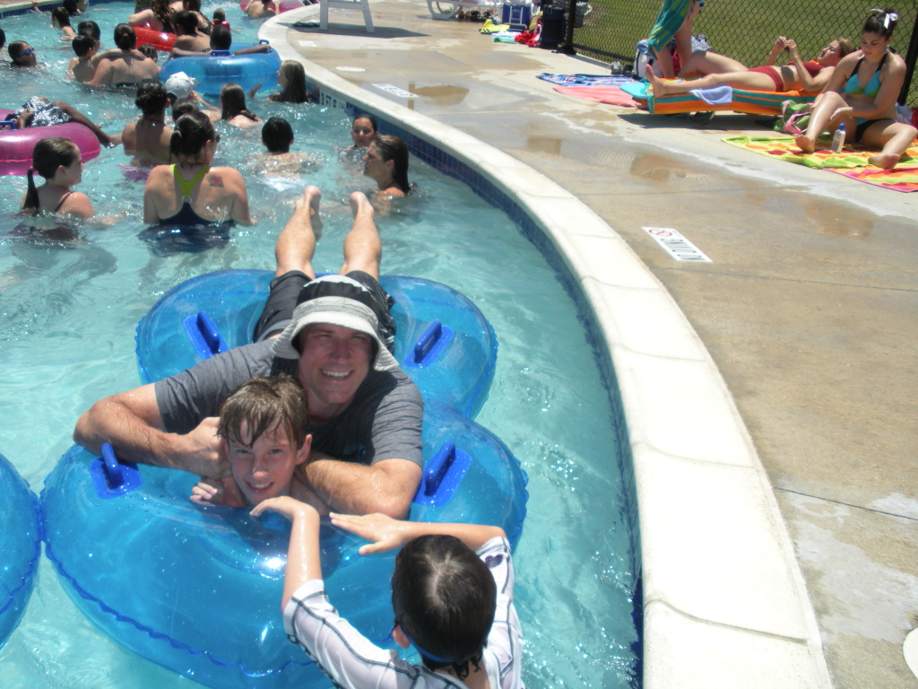 2009/Best_of/1024x768_2009-05-25-Veterans-Day-31-Pool-Travis-Chance-Dax-GOOD.JPG