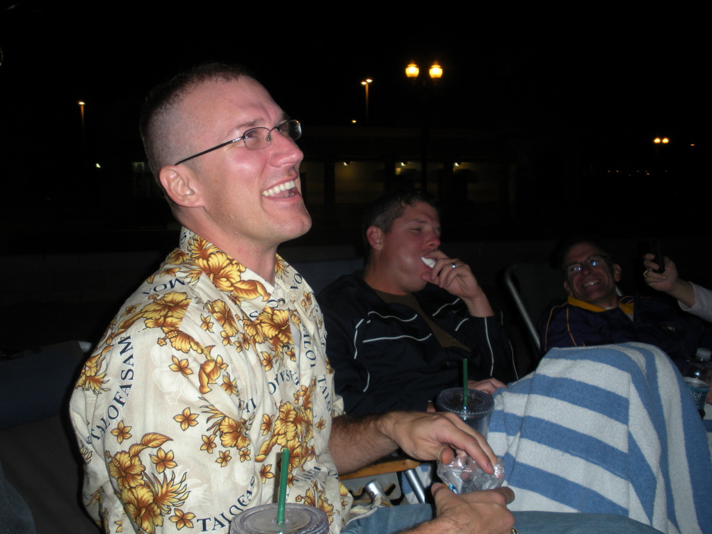 2009/Best_of/1024x768_2009-09-15-ITOC-R1-Huntington-Beach-training-41-smores-Travis-Bill-eats-10-marshmellows-Rob-GOOD.JPG