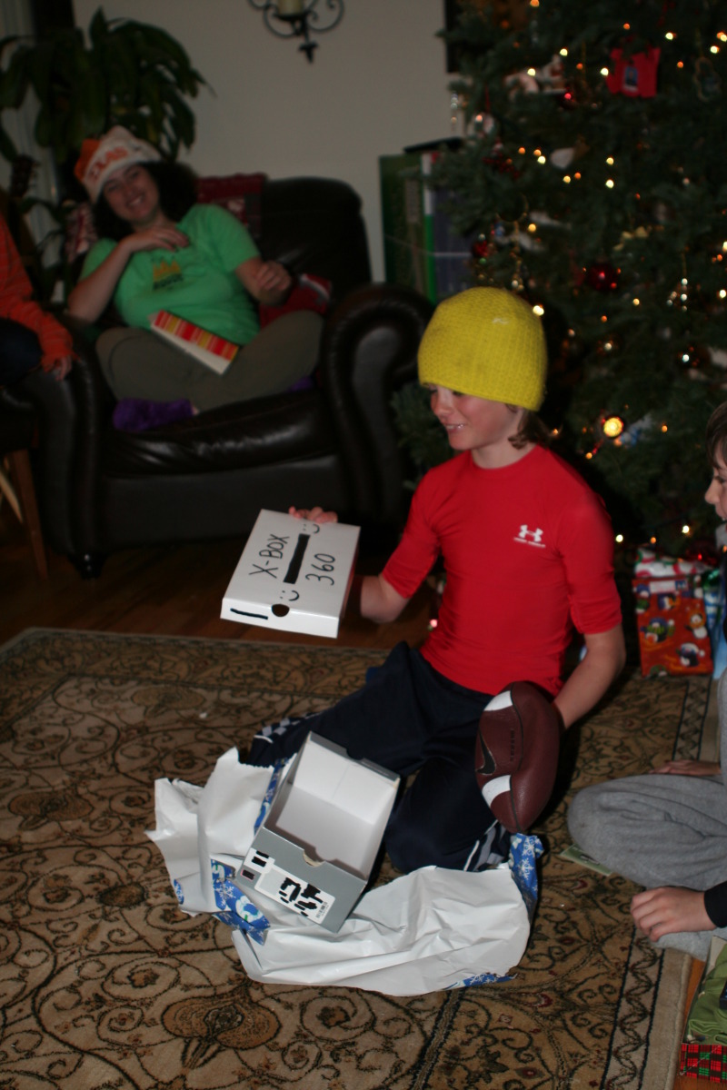 2009-12-25-Christmas-38-Chance-Suzi-Vale-XBOX-360-joke-GOOD.JPG