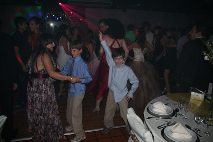 2009-03-13-226-Argentina-Chance-Dax-dancing-GOOD.JPG