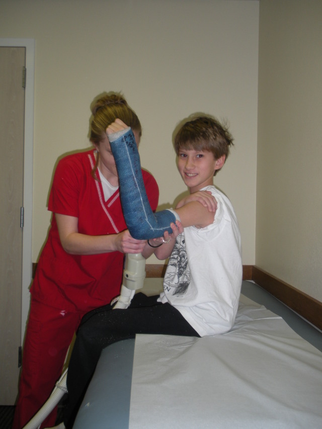 2010/01(January)/Chance-Broken-Arm/640x480_2010-02-05-Chance-Broken-Arm-02-GOOD.JPG