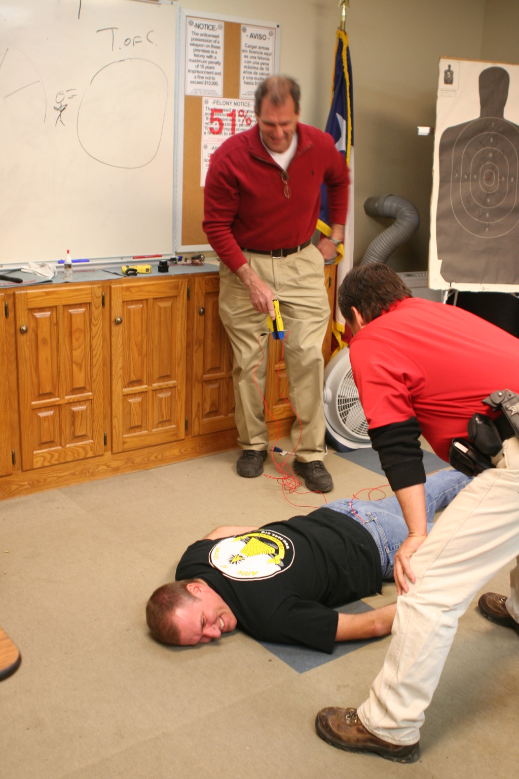 2010/01(January)/ITOC-R1-TeamLead-Tazer/1024x768_2010-01-12-ITOC-R1-TeamLead-011-Travis-gets-tazed.JPG