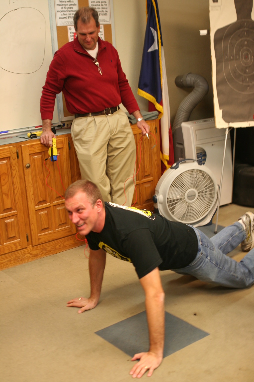 2010/01(January)/ITOC-R1-TeamLead-Tazer/1024x768_2010-01-12-ITOC-R1-TeamLead-027-Travis-gets-tazed.JPG