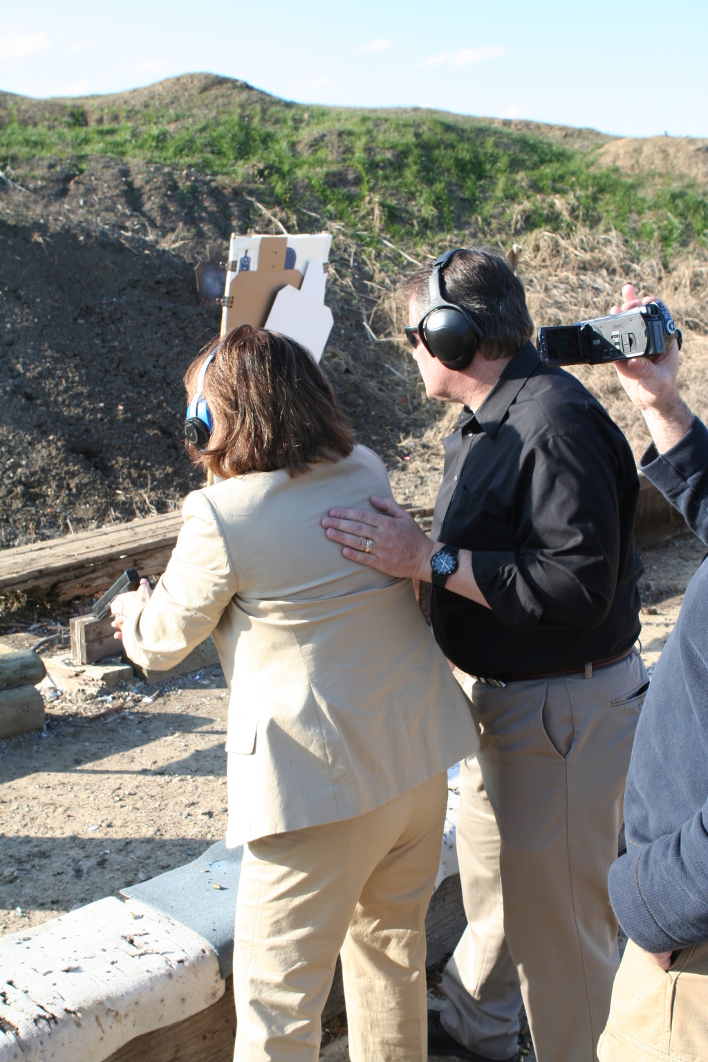 2010/01(January)/ITOC-R1-TeamLead-Tazer/1024x768_2010-01-12-ITOC-R1-TeamLead-055-Lydia-Steve.JPG