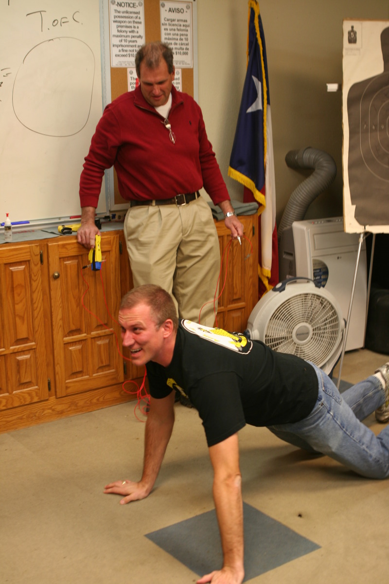 2010/01(January)/ITOC-R1-TeamLead-Tazer/800x600_2010-01-12-ITOC-R1-TeamLead-028-Travis-gets-tazed.JPG
