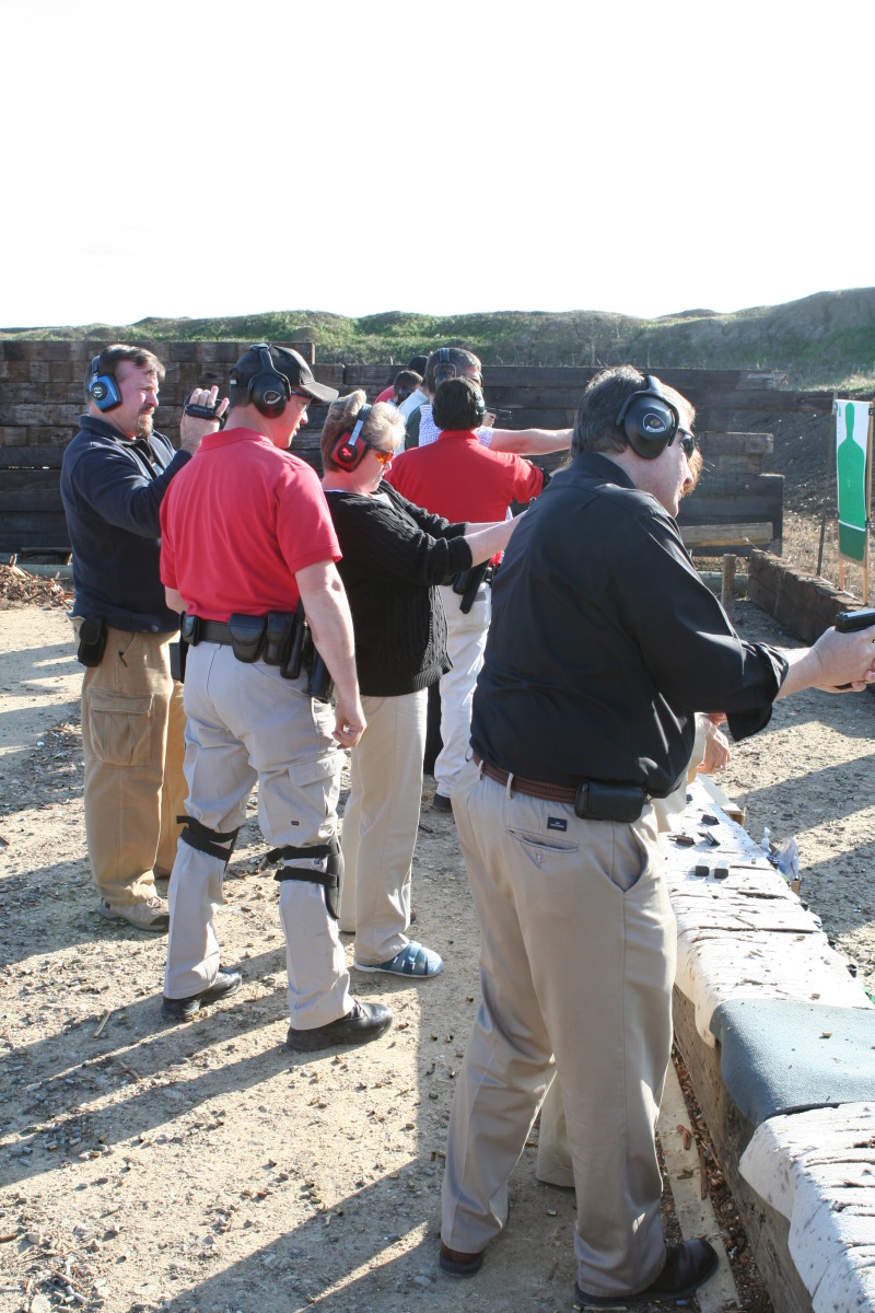 2010/01(January)/ITOC-R1-TeamLead-Tazer/800x600_2010-01-12-ITOC-R1-TeamLead-038-Mike-Zanna-Steve.JPG