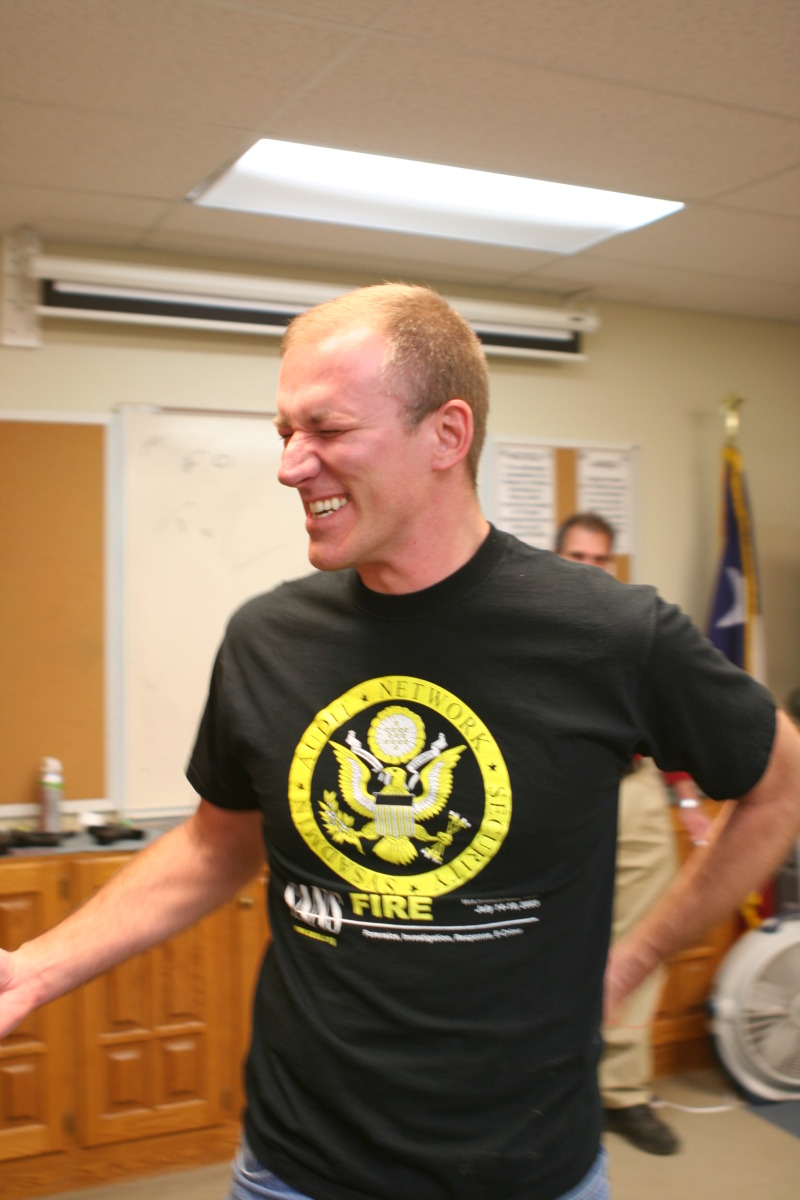 2010/01(January)/ITOC-R1-TeamLead-Tazer/800x600_2010-01-12-ITOC-R1-TeamLead-047-Travis-gets-tazed.JPG