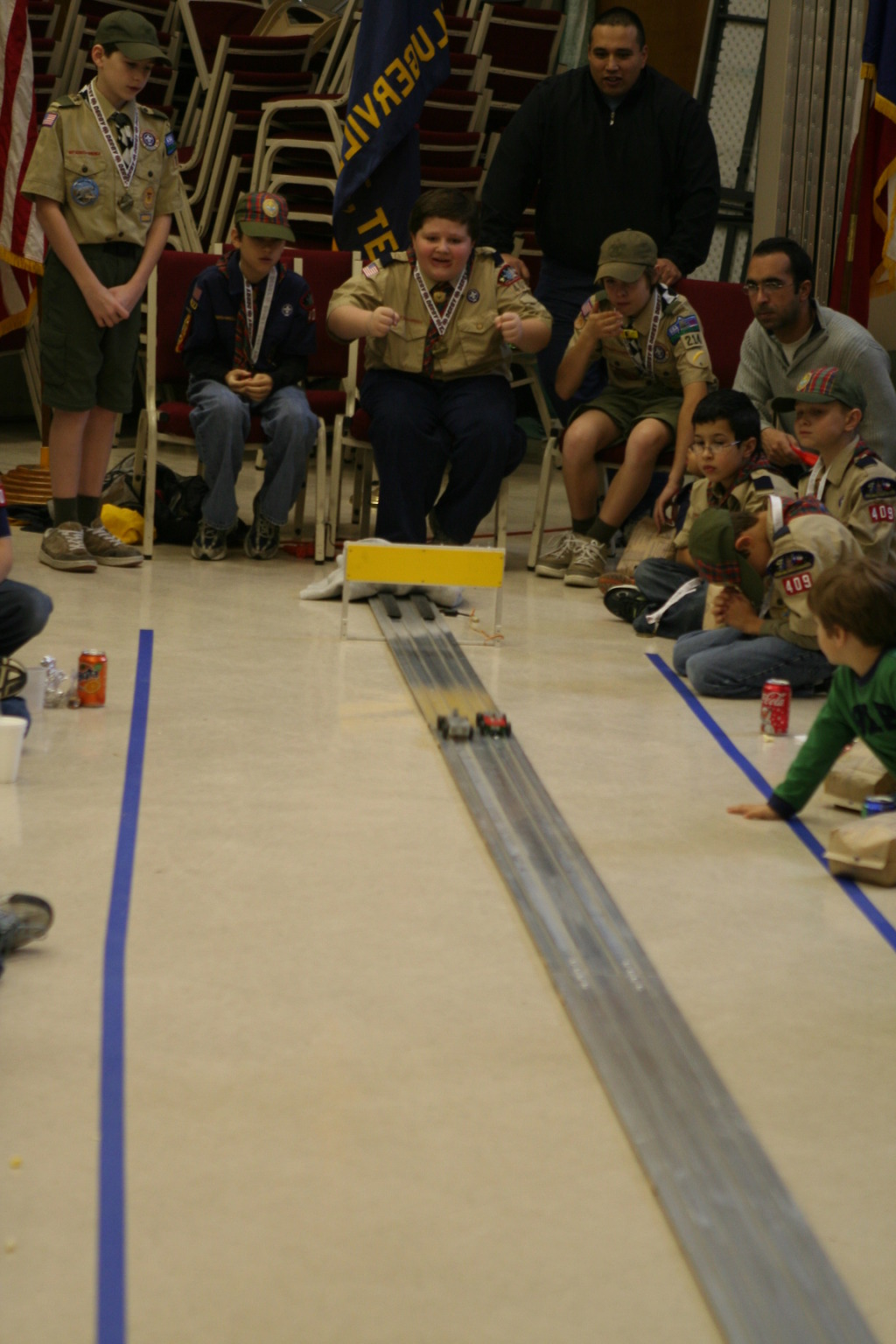 2010/01(January)/Pack409-Pinewood-Derby/1024x768_2010-01-16-Pack409-Pinewood-Derby-073-Thomas.JPG