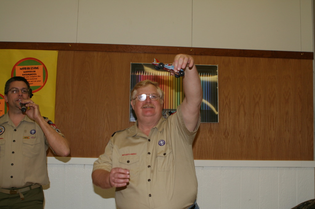 2010/01(January)/Pack409-Pinewood-Derby/1024x768_2010-01-16-Pack409-Pinewood-Derby-089-Matt-JimWebb.JPG