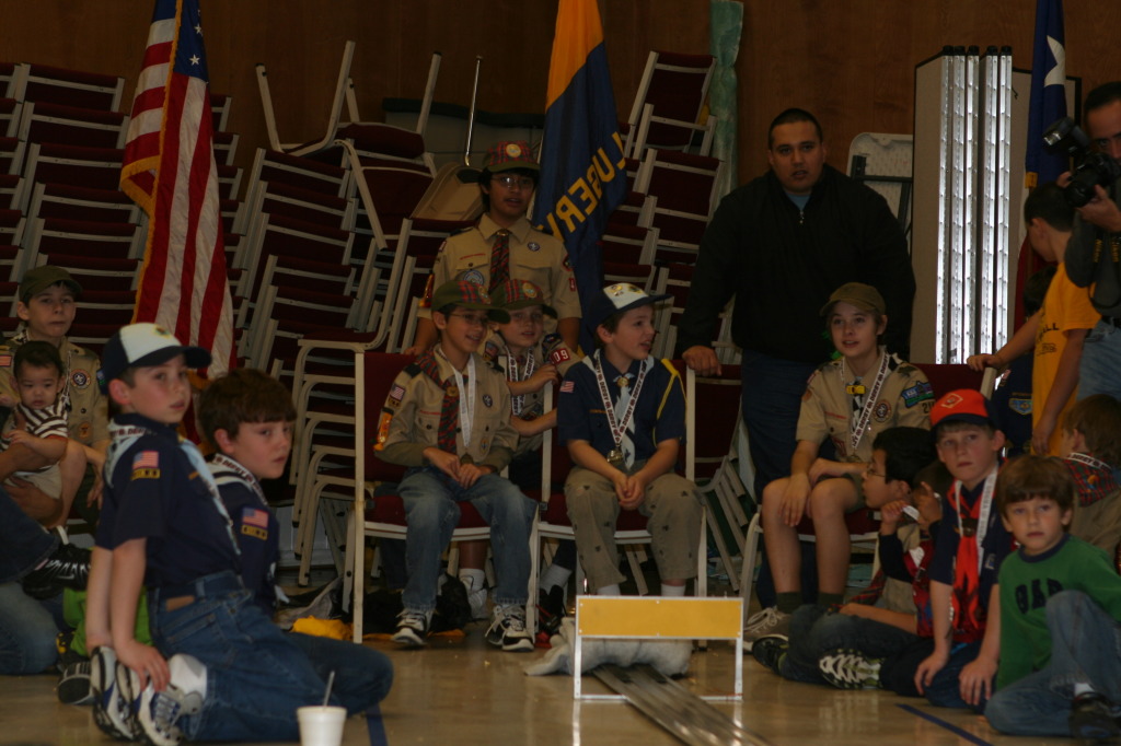 2010/01(January)/Pack409-Pinewood-Derby/1024x768_2010-01-16-Pack409-Pinewood-Derby-095-Case.JPG