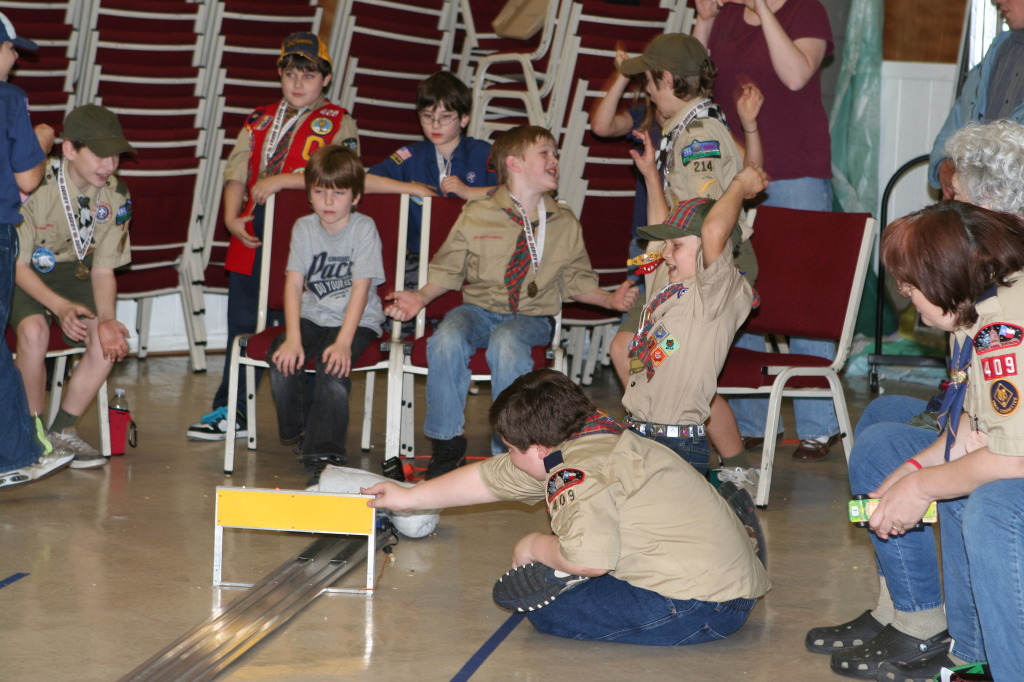 2010/01(January)/Pack409-Pinewood-Derby/1024x768_2010-01-16-Pack409-Pinewood-Derby-162.JPG