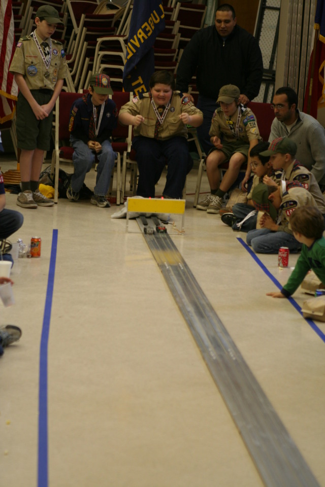 2010/01(January)/Pack409-Pinewood-Derby/640x480_2010-01-16-Pack409-Pinewood-Derby-074-Thomas.JPG