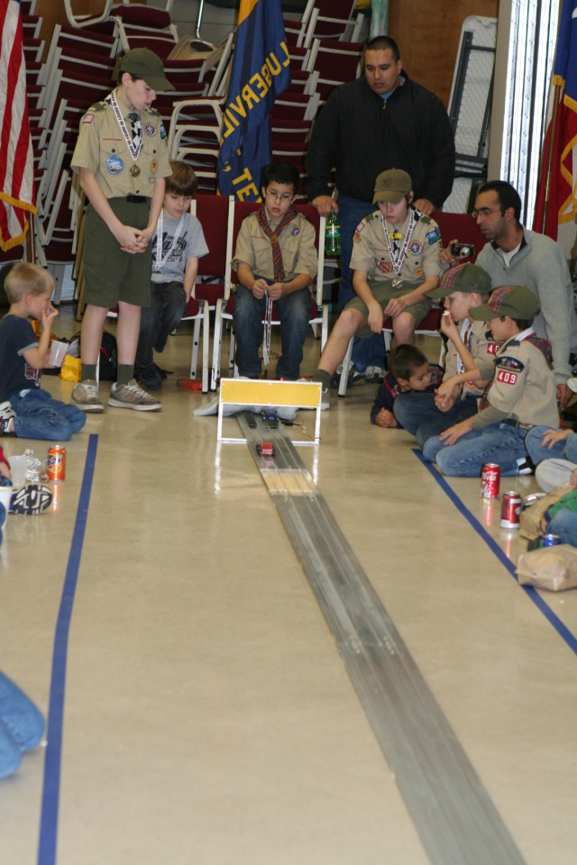 2010/01(January)/Pack409-Pinewood-Derby/640x480_2010-01-16-Pack409-Pinewood-Derby-077-Sebastian.JPG