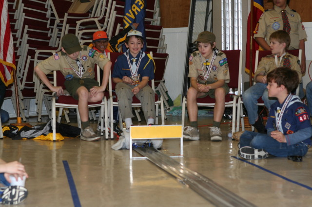 2010/01(January)/Pack409-Pinewood-Derby/640x480_2010-01-16-Pack409-Pinewood-Derby-125-Case.JPG