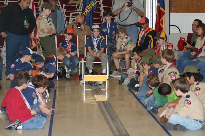 2010/01(January)/Pack409-Pinewood-Derby/800x600_2010-01-16-Pack409-Pinewood-Derby-044-Case.JPG