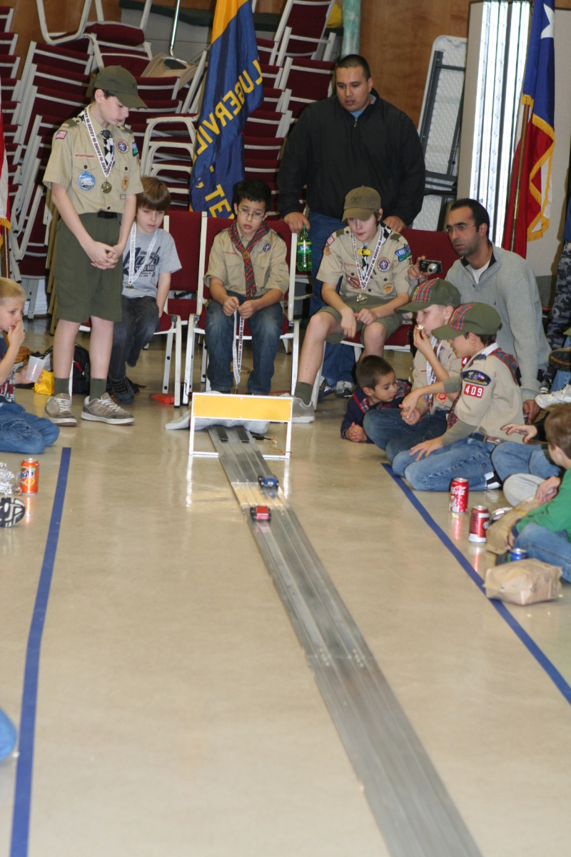 2010/01(January)/Pack409-Pinewood-Derby/800x600_2010-01-16-Pack409-Pinewood-Derby-076-Sebastian.JPG