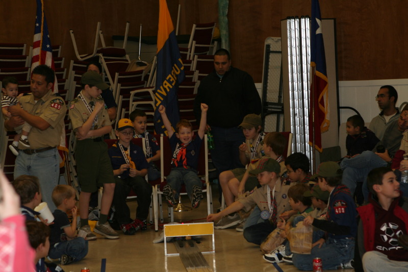 2010/01(January)/Pack409-Pinewood-Derby/800x600_2010-01-16-Pack409-Pinewood-Derby-083.JPG