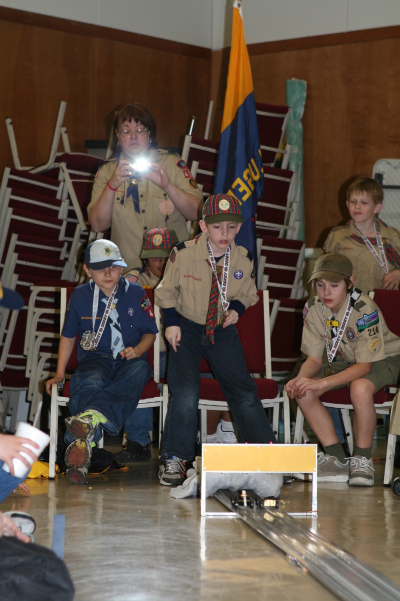 2010/01(January)/Pack409-Pinewood-Derby/800x600_2010-01-16-Pack409-Pinewood-Derby-108-Andrew.JPG