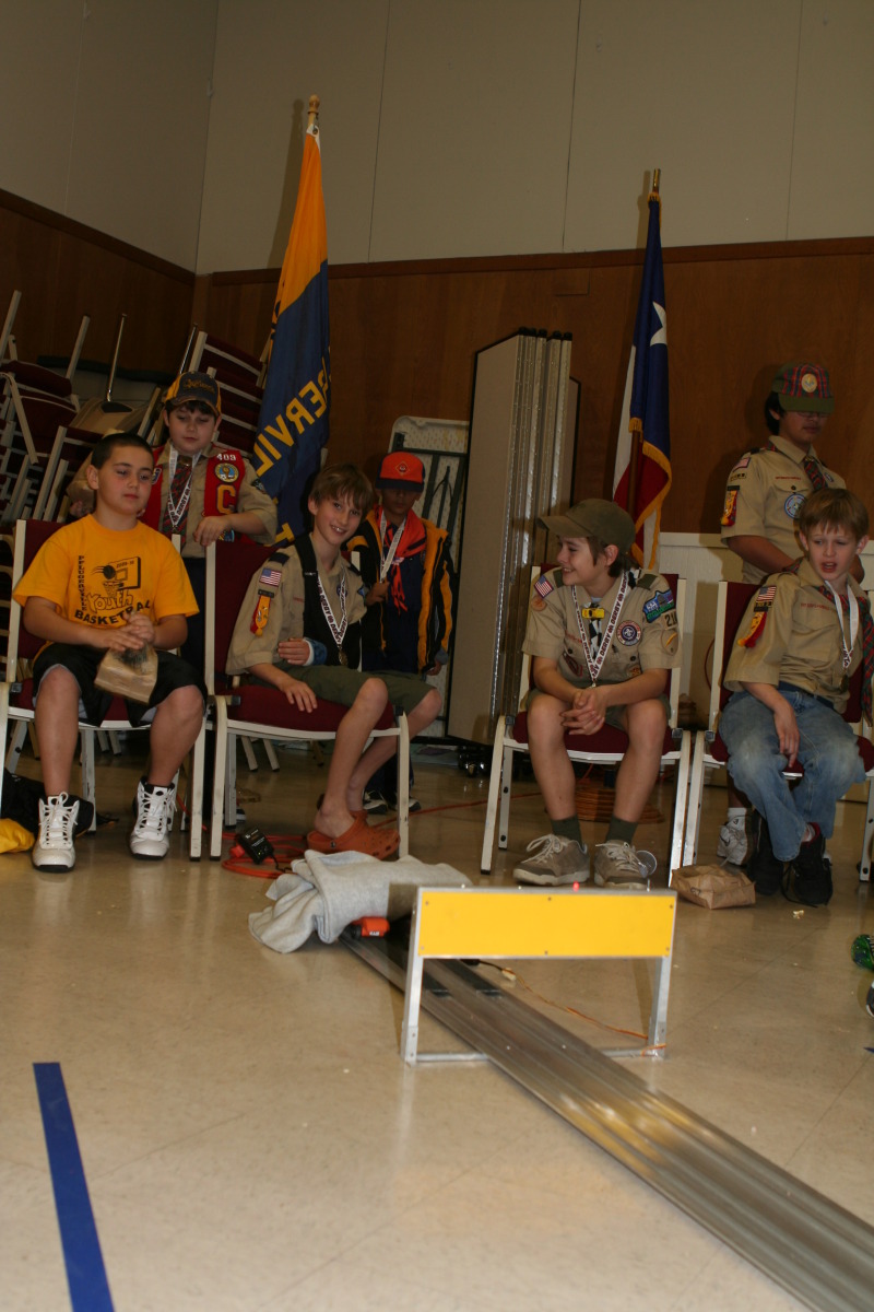 2010/01(January)/Pack409-Pinewood-Derby/800x600_2010-01-16-Pack409-Pinewood-Derby-137.JPG