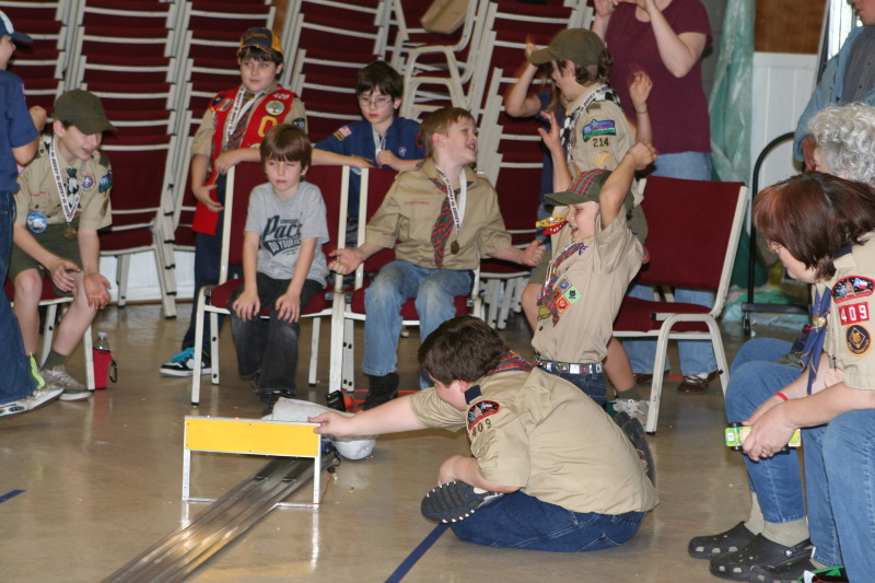 2010/01(January)/Pack409-Pinewood-Derby/800x600_2010-01-16-Pack409-Pinewood-Derby-162.JPG
