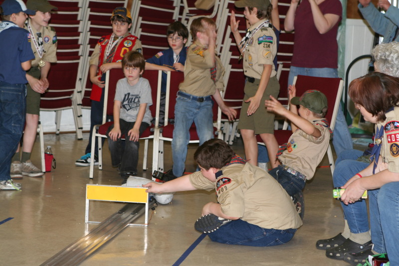 2010/01(January)/Pack409-Pinewood-Derby/800x600_2010-01-16-Pack409-Pinewood-Derby-163.JPG
