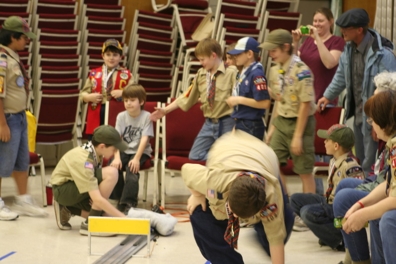 2010/01(January)/Pack409-Pinewood-Derby/800x600_2010-01-16-Pack409-Pinewood-Derby-173.JPG