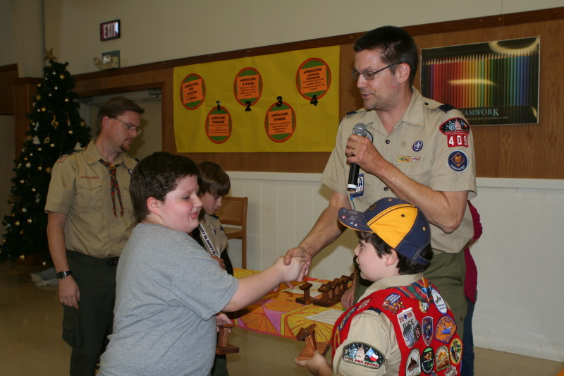 2010/01(January)/Pack409-Pinewood-Derby/800x600_2010-01-16-Pack409-Pinewood-Derby-186-Matt-Thomas-Logan.JPG