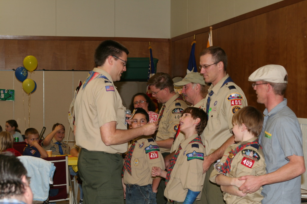 2010/02(February)/Pack409-Blue-and-Gold/1024x768_2010-02-20-Pack409-Blue-and-Gold-52-Travis-Chance-Matt.JPG