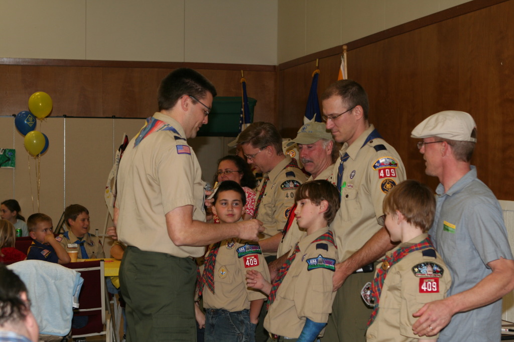 2010/02(February)/Pack409-Blue-and-Gold/1024x768_2010-02-20-Pack409-Blue-and-Gold-54-Travis-Chance-Matt.JPG